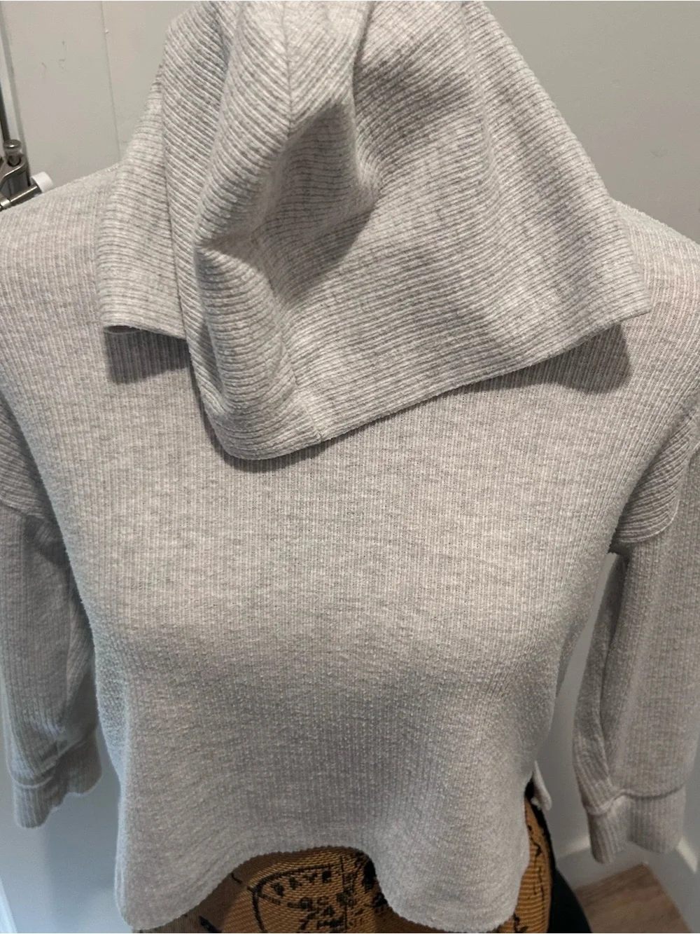Old Navy Girls' Light Gray Hooded Waffle-Knit Pullover